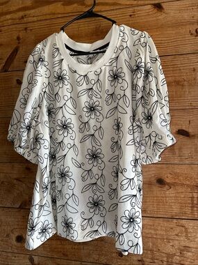 Jane & Delancey Floral Embroidered Puff Sleeve Pullover Top